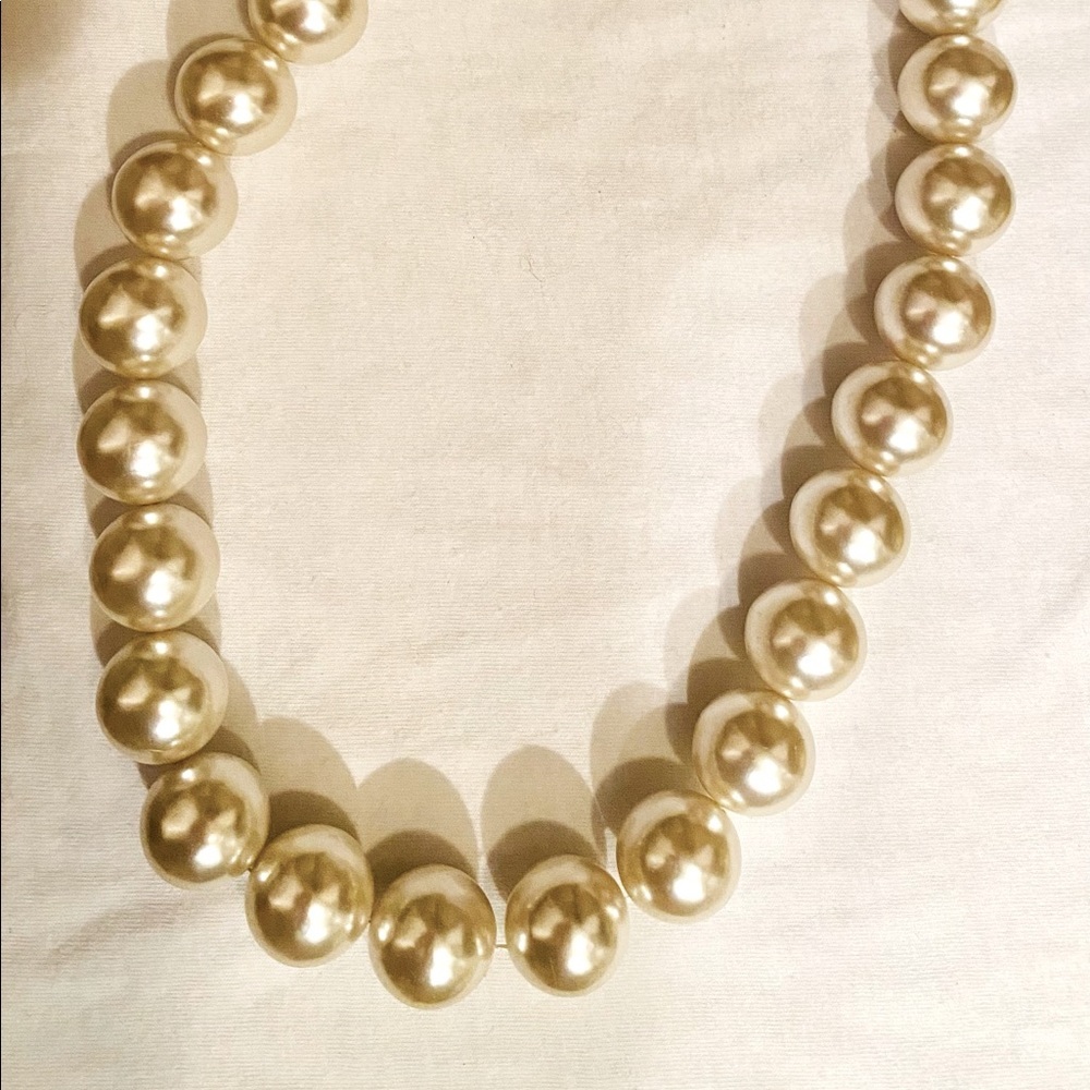 🍀Vintage Faux Pearl Necklace with Crowley Tag.